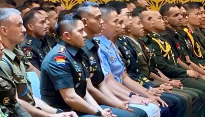 Di Tengah Tugas Negara, Seskab Letkol Teddy Ikuti Dikreg Seskoad dan Studi S3 ITB