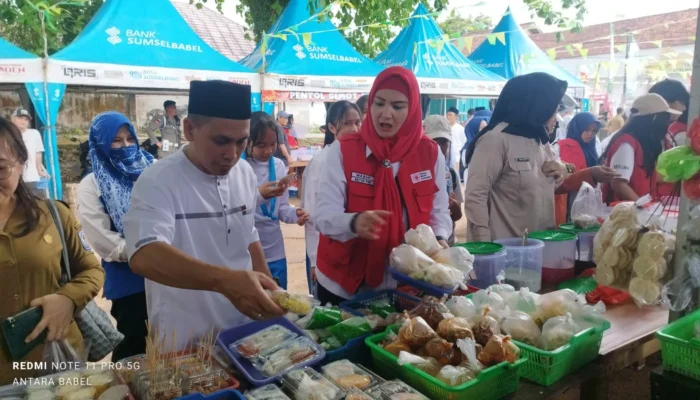 Mall UMKM Toboali Ramai Pemburu Takjil, Wabup Debby Turun Langsung Dukung Pedagang