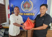PWI Bangka Bagikan Puluhan Paket Sembako untuk Wartawan di Bulan Ramadan