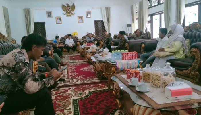 Polemik Tambang Timah, Bupati Bangka Pertahankan Kades Jadah Bahrin