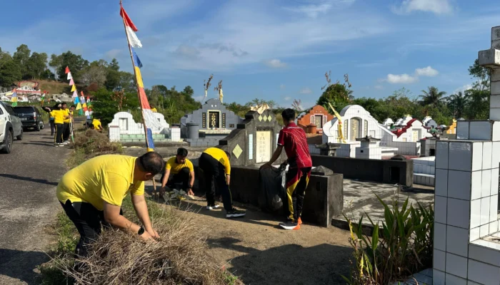 Aksi Bersih Pemakaman, Polres Bangka Ajak Warga Peduli Lingkungan