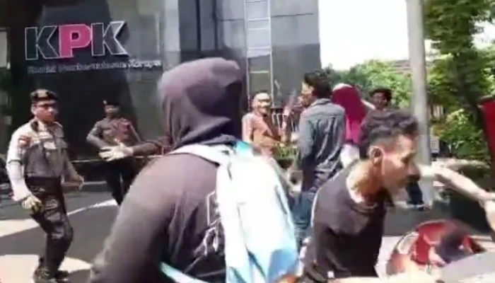 Aksi KAPAK di Gedung KPK Ricuh, Polisi Sigap Amankan Situasi
