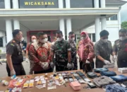Bupati Riza – Wabup Debby Hadiri Pemusnahan 214 Barbuk, Kejari Basel Tegaskan Komitmen Hukum