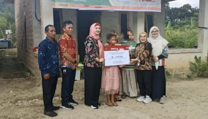 Bantuan ATENSI Mengalir ke Desa Gadung, Wabup Debby: Dorong Kemandirian Warga Rentan