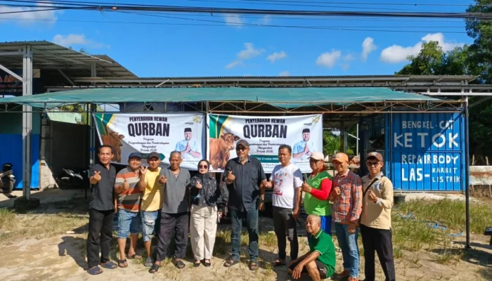 Bersama Almaster dan Pegiat Pers, Arsari Tambang Tebar 300 Paket Kurban
