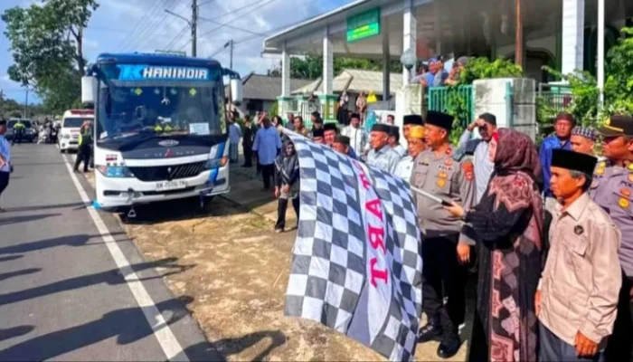 Wabup Debby Resmi Berangkatkan Jemaah Haji Bangka Selatan Kloter 8