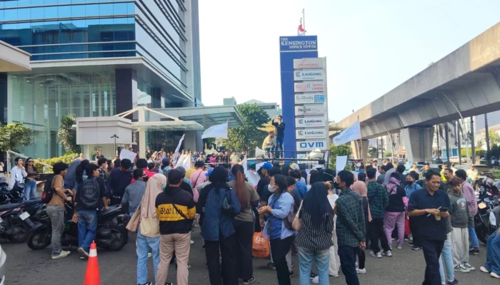 Kantor Pengacara Kondang Hotman Paris Digeruduk Massa, Ada Apa?