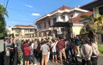 Kantor Tim Hotman Paris 911 NTB Diserbu Massa, Didesak Angkat Kaki dari Mataram