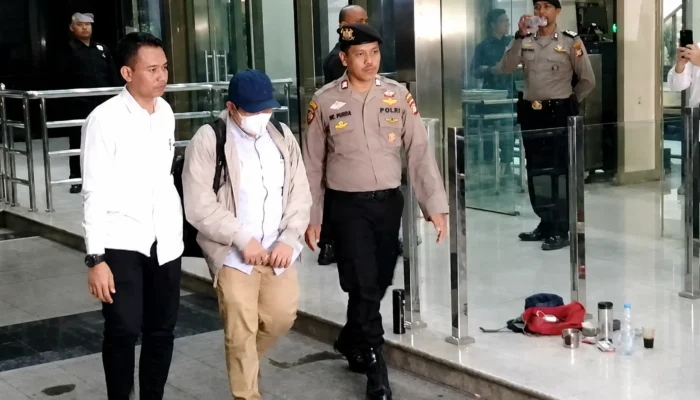 Bupati Lombok Barat Tiba di Gedung KPK, Tertunduk Lesu dan Irit Bicara Jalani Pemeriksaan Pasca-OTT