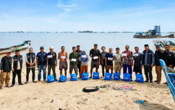 Tim BAHER Kembali Berbagi, 23 Paket Sembako dan Santunan Disalurkan kepada Nelayan Pesisir Sukadamai