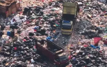 TPS Liar Nagrak Disorot, KAMAKSI Desak DLH DKI Cabut Izin Empat Perusahaan Pengangkut Sampah