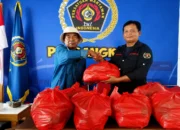 HUT RI ke-81, PWI Bangka Berbagi Sembako, Ardam: Pers Tetap Pilar Demokrasi