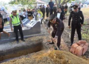 Kapolres Bangka Pimpin Pemakaman Kedinasan Aipda Manggara Pangodian