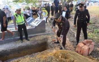 Kapolres Bangka Pimpin Pemakaman Kedinasan Aipda Manggara Pangodian