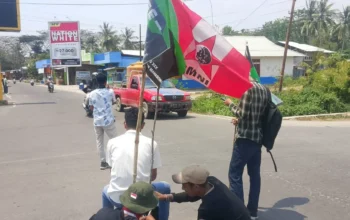 GMNI dan HMI SBT Galang Dana untuk Pembangunan Masjid di Tubir Masiwang