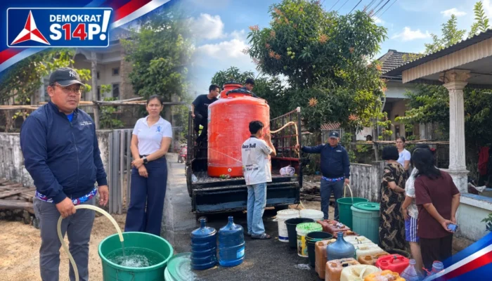 Peduli dan Beri Solusi, Anggota DPRD Basel Suwandi dan Istri Bantu Warga Dapatkan Air Bersih