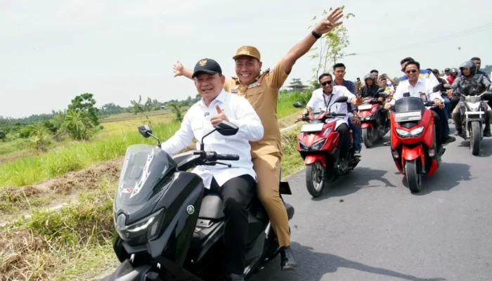 Naik Motor ke Persawahan, Kepala Staf Kepresidenan Cek Langsung Irigasi Petani di Deli Serdang
