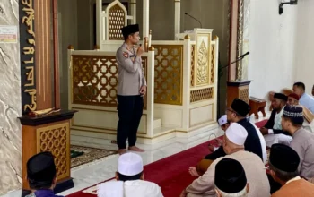 Kapolres SBT Rutin Safari Jumat, Bangun Silaturahmi dengan Warga