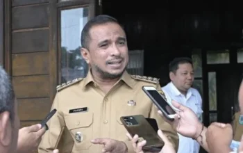 Bupati SBT Tinjau Lokasi Kebakaran di Desa Sesar, Serahkan Bantuan kepada Korban