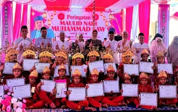 Wabup Debby Hadiri Maulid Nabi dan Khataman Al-Qur’an TPA Al-Furqan Desa Tiram