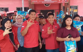 PDIP Bangka Bagi 5 Ton Beras, Besok Screening Katarak Gratis di kantor DPC