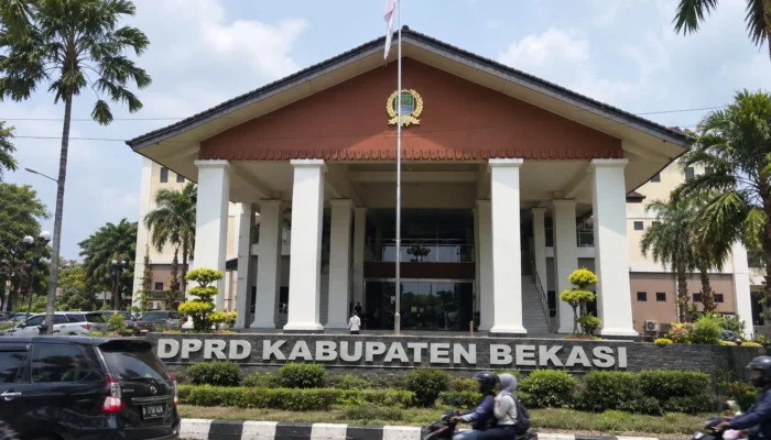 55 Anggota DPRD Bekasi Kerjanya Datang, Duduk, Duit? Polemik Pilkades 18 Desa Dipertanyakan, di Mana Suara Wakil Rakyat?