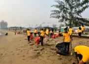 Polres SBT Ajak Warga Peduli Lingkungan Lewat Korvei di Pantai Wailola